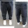 Jeans Bambino Ragazzi Jeans Autunno Inverno Abbigliamento Pantaloni foderati in pile Pantaloni in denim di cotone sottile Moda Casual Pantaloni Harem per bambini neri blu scuro 230322