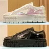 2023 Zapatos casuales de moda Zapatillas de deporte de lentejuelas de doble rueda Altura 5 CM zapatillas de deporte de diseñador para mujer perla rosa blanco negro de lujo bajo al aire libre zapatillas de deporte para mujer EUR 34-40