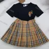 2023 Ensembles de vêtements Bébés filles Costumes habillés de créateurs Ensembles de vêtements de luxe pour enfants Shorts pour filles Jupe Ensembles de vêtements classiques pour enfants Lettre Vêtements Demi manches Costumes