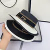 Projektant szerokie czapki rdzeniowe projektant Słońce ochrona kobiet Summer Sllice Transparent Fish Hat Casual Street Fashion Letter Lett P Men Men Bucket Hats