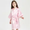 Pyjamas 313y Boy Girl Bathrobe Pink Satin Silk Kids Robes Summer Sleepwear Childrens Kimono Bath Handduk Robe Wedding Spa Party Birthday 230322