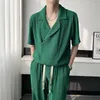 Męskie dresy 2023 Letnie plisowane zestawy mężczyzn mody swobodny krótki rękaw T Shirrousers dwuczęściowy męski Korean Lose Silk 3-color