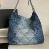 Mujer 22 Denim Jean Bolsos de compras pequeños Encanto de moneda Hardware de metal plateado envejecido Matelasse Cadena Bolsos de hombro Bolso de diseñador de gran capacidad 35 cm