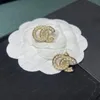 Proste stadnina 18K Gold Splated 925 Srebrna luksusowa marka projektanci Listy Stud Geometryczne Słynne kobiety okrągłe kryształowy kryształowy pearl na przyjęcie weselne kidenlry