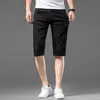 Jeans dunne heren casual vijfpunts broek 2023 zomer high-end slanke rechte zwarte shorts mannen