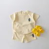 Tshirts Corean Baby Boy Summer Olde Set Set вышитый медведь красочные футболки T Рубашки шорты костюма 2pcs Pack Girls Clothing наборы 230322