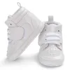 Premiers marcheurs né bébé chaussures garçon fille classique sport semelle souple en cuir PU multicolore Walker baskets décontractées blanc baptême 230322