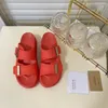 Diseño de moda Zapatillas antideslizantes para mujer Sandalias de plataforma antideslizantes para piscina de goma de gran tamaño Sandalias deportivas de verano para mujer Tamaño 35-40