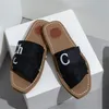 Nieuwe stijl dames sandalen ontwerper vrouwen muilezels platglaasjes kanten letters fabric canvas slippers dames zomer buitenschoenen