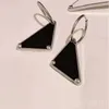 Classico ciondolo a triangolo orecchini pendenti designer orecchini a bottone clip unica su ohrringe moderno smalto orecchini di lusso lettera designer per le donne alla moda boho ZB044 H1