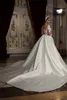 Klassische Perlen Brautkleider reine Nackenbrautkleid maßgeschneiderte Illusion Spitzen Applikationen mit abnehmbarem Zug Hochzeitskleider
