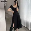 Vestidos casuais French French Vintage Graceful Puff Midi Dress Midi Summer 2022 Colar quadrado sexy Dividir vestidos verdes sólidos Party Party GOWN BLACK G230322