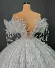 Robes de mariée de bal de bal de luxe Sans manches V cou de cou sur les paillettes d'épaule Appliques Ruffles Perles Robes de mariée Robe formelle plus taille