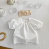 Kläderuppsättningar 5105B Babykläder Set Girl's Summer Liten Fresh Lantern Sleeve Shirt Plaid Shorts Girl's Two Piece Suit 230322