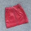 Faldas Primavera Mini falda de cuero Verde / Rojo Doble cinturón Cremalleras divididas Motocicleta High Street Short Jupe Corea del Sur A-line Sex 230322
