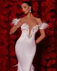 Neck Sexig v sjöjungfru bröllopsklänningar elegant ärmlös fjäder brudklänningar skräddarsydda svep golvklänning vestido de novia estido