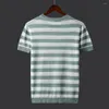 Męskie koszule 2023 Summer Mode Mode Striped Ice Silk T-shirt Men Casual okrągły koszulki Mężczyzna Slim Fit Tops Buts B79
