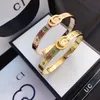 18K Goud Bangle armband Dames liefde enkele armbanden Designer sieraden brief retro bruiloft roestvrijstalen accessoires cadeau met doos