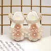 Första vandrare White Pink Soft Sole Baby Toddler Shoes Kids Flower Princess Flats Sandaler Prewalker Girls Single Shoes For Summer 1 2 3 230323