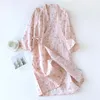 Kvinnors sömnkläder kvinnor spa robes sommar gasbind bomull badrock rosa körsbärs blommor japansk stil kimono robe femme tunna sömn toppar pijama