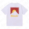 2023 Rhudes Summer Mens T-shirt Designer Luxe Tshirt Street Skateboard Ins Printemps T-shirts Hommes Femmes Casual T-shirt Chemise Vêtements Taille S-XL