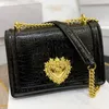 Yeni tasarımcı çantası aşk küçük kare çanta Avrupa ve Amerikan vintage omuz çantası nakış iplik moda dokusu basit omuz omuz el çantası