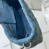 23p Blue Denim Camellia Tote Hobo Sacs Classic Mini Purse matelassé avec coeur Crush Berne Valentin Collection Silt Metal Hardware Chain épaule Sac à main 20 cm