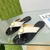 Sandały Stylowe luksusowe marki Pantofel Mężczyźni Kobiety dom Moda Klapki skórzane Klasyka Dearfoam Sandały Kapcie Podwójna klamra Płaskie buty fuzzy Slide