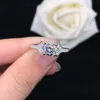 クラスターリング手頃な価格の結婚ブランドジュエリー1ct Dカラーモイサニットダイヤモンドリングエンゲージメント女性18Kホワイトゴールド