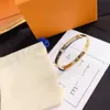 Nail Bangle Designer Bracciali Love Bracelet Jewelry Luxury Letter Pendant L Bracciale per le donne Orecchini con ciondoli in oro Matrimonio