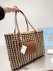 2023 Torba ze słomy Nowa gorąca torba designerska Knitting Dwukolorowe torebki na ramię Otwórz na co dzień Tote Casual Artwork Tote Sac Grass Crochet Totes