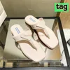 Nowe designerskie kapcie szczotkowane skórzane płaskie sandały Aqua żółty proszek różowy biały czarny butę damski moda letnie sandały luksusowe slajdy na plażę Kobiet Slipper