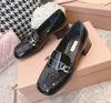 MIUI Chain en cuir en cuir mots de femmes chaussures Chaussures à talons à talons à talons hauts à talons à talons à tête ronde confortable Chaussures de travail de brevet décontracté confortable Miumiuss