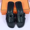 2023 lussi firmati Classici Pantofole da donna Fashion Slides Estate Sexy piattaforma in vera pelle Scarpe basse Pantofole da spiaggia da donna 32 colori con scatola