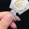 クラスターリング手頃な価格の結婚ブランドジュエリー1ct Dカラーモイサニットダイヤモンドリングエンゲージメント女性18Kホワイトゴールド