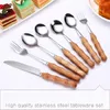 Set di stoviglie Set 7 pezzi/set Manico in bambù Coltello Forchetta Utensili da cucina in acciaio inossidabile Qualità di resistenza alle alte temperature