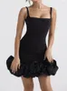 Elegant kvinnlig ärmlös rem kort mini fyrkantig hals lågskuren kroppskon svart ruffles hem klänning klubbkläder vestidos