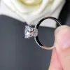 Bagues de cluster de haute qualité 1Ct 6.5mm D Couleur VVS1 Moissanite Bague de fiançailles AU750 18K Or blanc Bijoux de mariage en diamant