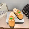 Toppdesigner Fårskinn Kvinnor tofflor Shearling Hard Bottom Sandaler för kvinnor inomhus och Outdoor Warm Fuzzy Wool Flip Flops skor 2023