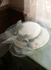 Beralar Büyük Şerit Yay Peçe Düğün Şapkası Kadınlar için Fransız Peri Dantel Çiçek Fascinator Fedora Ladies Partisi Po Atış Headdressberets