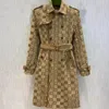 B8678 Trench da donna autunno designer di lusso Giacca a vento da donna Giacca con stampa di lettere del corpo Cappotto con cintura allentata Cappotto da trench lungo casual femminile