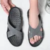 Sandaler Mäns Summer Open Toe Cross Band Fashionabla Casual Soft Sules Anti Slip Wear-Resistant Beach Shoes Tisters