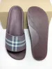 Fondo di coppia Sandalo di design Pantofole casual sportive Pantofole piatte scozzesi classiche Pantofole casual Pantofole Coppia Pantofole Pantofole da uomo e da donna Materasso in gomma