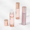 Bottiglia di profumo 12 pz / lotto 5 ml / 10 ml Rotolo in oro rosa su bottiglia Vetro spesso Fiale di olio essenziale di profumo vuoto con sfera in acciaio inossidabile 230323