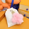 Pluizige konijnenbont pom pom sleutelhanger vrouwen schattige pom alfabet sleutelhanger tas auto sieraden mode vrouwen sieraden bruiloft feest cadeau