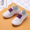 Atletico Outdoor 2023 Spring New Children Sneakers Slip-On Slip-On Barefoot Braotweight Brilanti e ragazze Spese per bambini con sola morbida alla moda Taglia 23.5-37