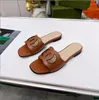 Nuevas zapatillas de moda para mujer, sandalias planas de diseñador, chanclas de playa informales de cuero, talla 35-44