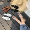 Slippers DONLEE QUEEN Vrouwen Merk Slippers Zomer Slides Open Teen Platte Casual Schoenen Vrije tijd Sandaal Vrouwelijke Strand Slippers Big Size 41 230323