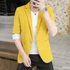 Ternos masculinos 2023 Summer Men's Solid Color Flanging Blazer Youth Moda de manga de meio comprimento Moda fina e fino e blazers de correspondência