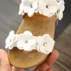 Sandały Summer dzieci dla dziewcząt miękkie skórzane kwiaty księżniczki buty dla dzieci plaż